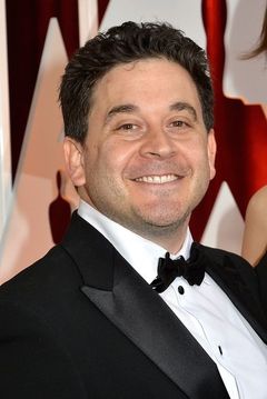 Gary Rizzo interpreta Additional Voices (voice)