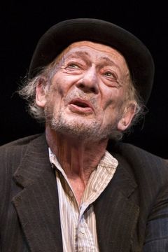 Alan Mandell interpreta Rabbi Marshak
