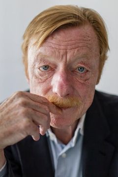 Otto Sander interpreta Cassiel