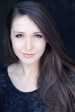 Cordelia Farnworth interpreta Debutante
