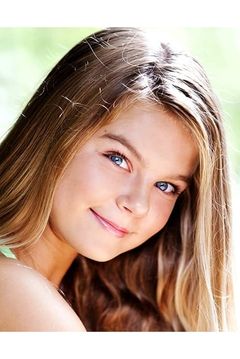 Samantha MacGillivray interpreta Ava