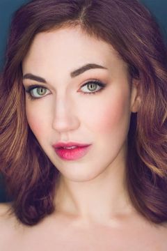 Emily Weider interpreta Nikki