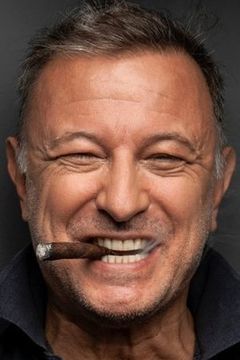 Antonello Piroso interpreta Pezza - journalist