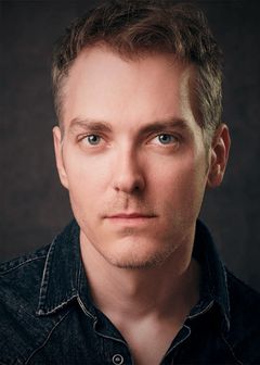 Peter Hallin interpreta Soldier 2