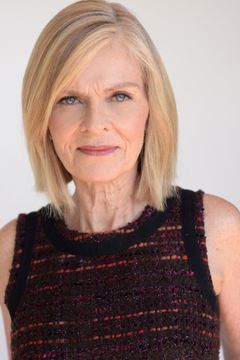 Deborah Ramsay interpreta Dr. Laura Stone