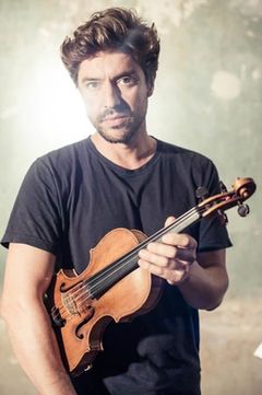 Phil Grannel interpreta Fiddler