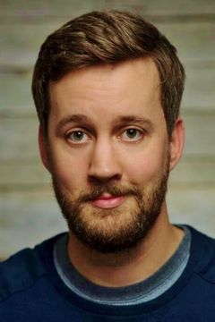 Jacob Crawford interpreta Male Nurse