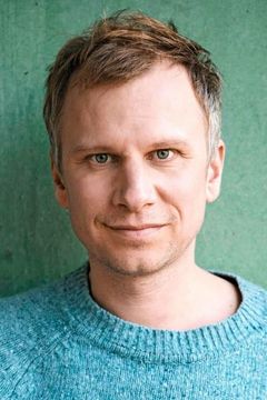 Robert Stadlober interpreta Spotter
