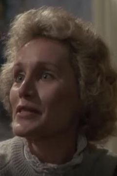 Joan Wells interpreta Eulalie Boyles