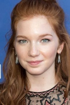 Annalise Basso interpreta Katie Jensen