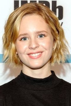 Lulu Wilson interpreta Becky