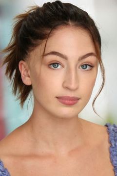 Kennedy Hermansen interpreta Petunia