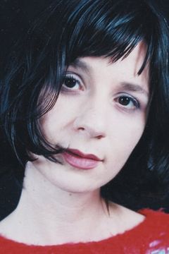 Eszter Balint interpreta Fern