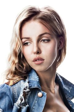Natali Yura interpreta Sasha