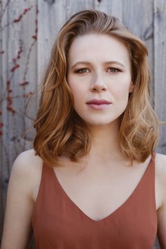 Anna McGahan interpreta Remy