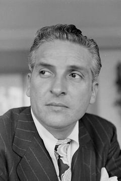 Arturo de Córdova interpreta Agustín (as Arturo de Cordova)