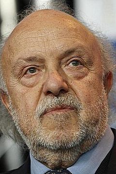 Renato Scarpa interpreta Father Campana
