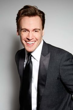 Erich Bergen interpreta Blake Moran