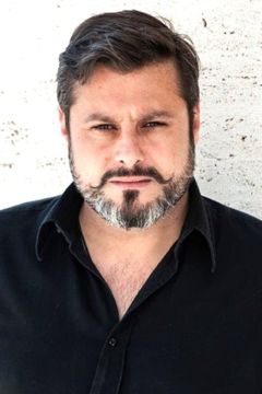 Emanuele Cerman interpreta Agente - Medicina Protetta
