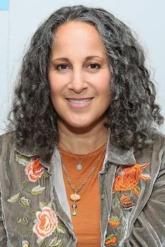 Gina Belafonte interpreta Gina B.