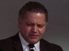 Wolfe Morris interpreta Male Translator