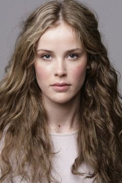 Carla Juri interpreta Dr. Ana Stelline