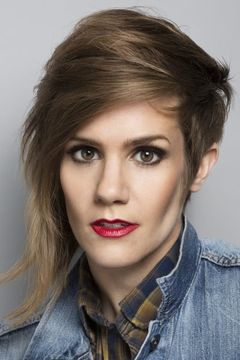 Cameron Esposito interpreta Ranger Tabes (voice)