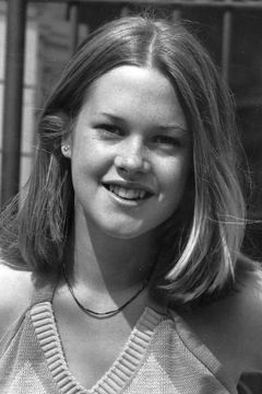 Laurie Walters interpreta Joannie Bradford