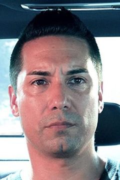 Kurt Caceres interpreta John's Rescue Fireman