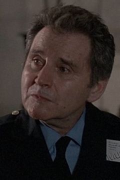 Edward Rowan interpreta Ed