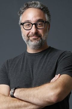 Paul Schackman interpreta Al