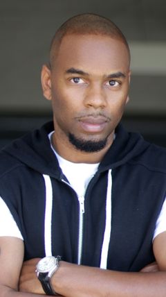 Vonn Harris interpreta Major Stone