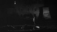 Walter Brandi interpreta Captain Giulio Rapernik
