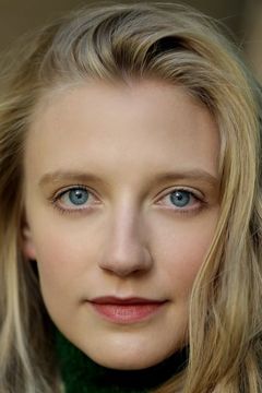 Poppy Lee Friar interpreta Mary Pascoe