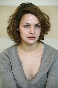 Luise Heyer interpreta Klara