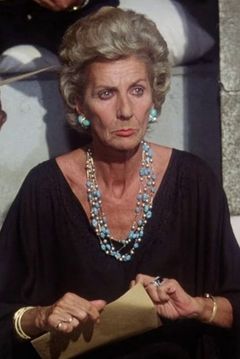 Adriana Colombo interpreta Dinner Guest (uncredited)