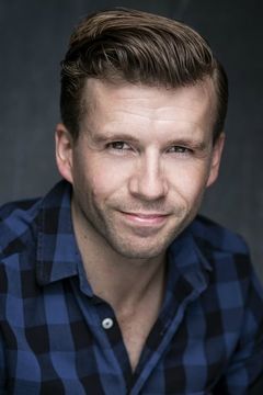 Ryan Richards interpreta Slug