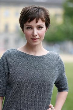 Julia Koschitz interpreta Patricia Thompson / Patrizia Tomsky