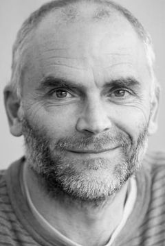 Giles King interpreta Stremov