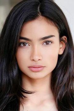 Kelly Gale interpreta Katie
