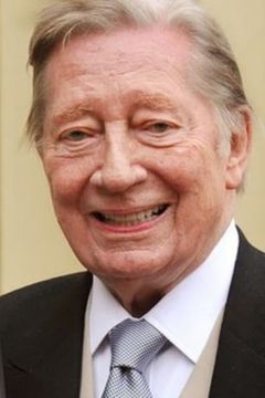 Jeremy Lloyd interpreta A.D.C.