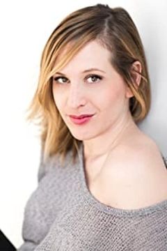 Jen Pogue interpreta Lucy
