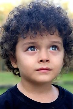 Tamor Kirkwood interpreta Young Arthur (3 Years Old)