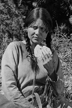 Delle Bolton interpreta Swan