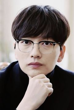 Lee Dong-hwi interpreta Kang In-bae