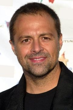 Joseph Gian interpreta Singer