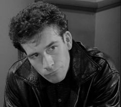 Larry Martyn interpreta Chips