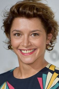 Emma de Caunes interpreta César's secretary