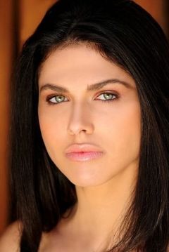 Jess Adams interpreta Amelia