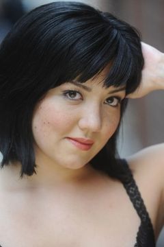 Anna Suzuki interpreta Alicia Zhou